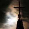 Vollmond ueber Antonius Glocke